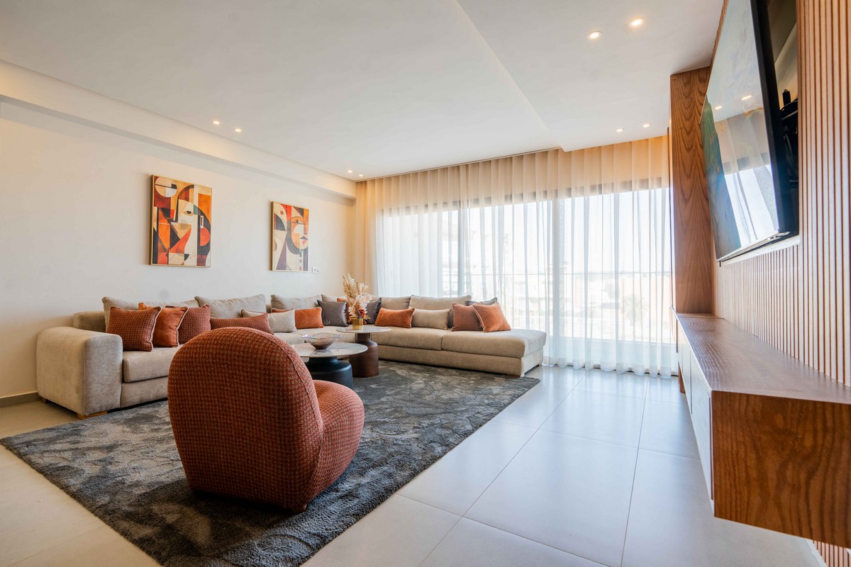 Luxury Waterfront Apt