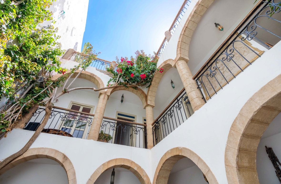Retro Riad Oasis